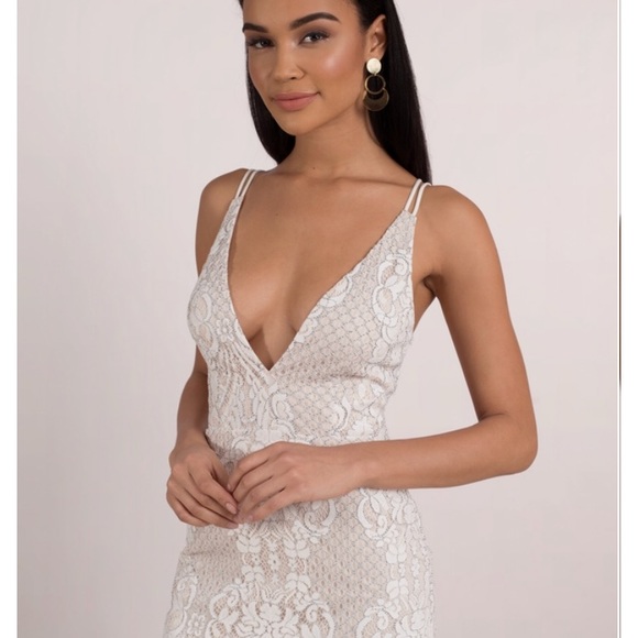 Rose lace dress - Picture 2 of 3